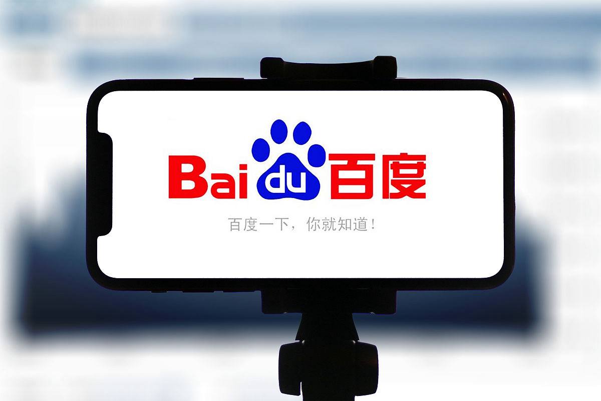 女生泼男生饮料叫嚣对方没资格说活